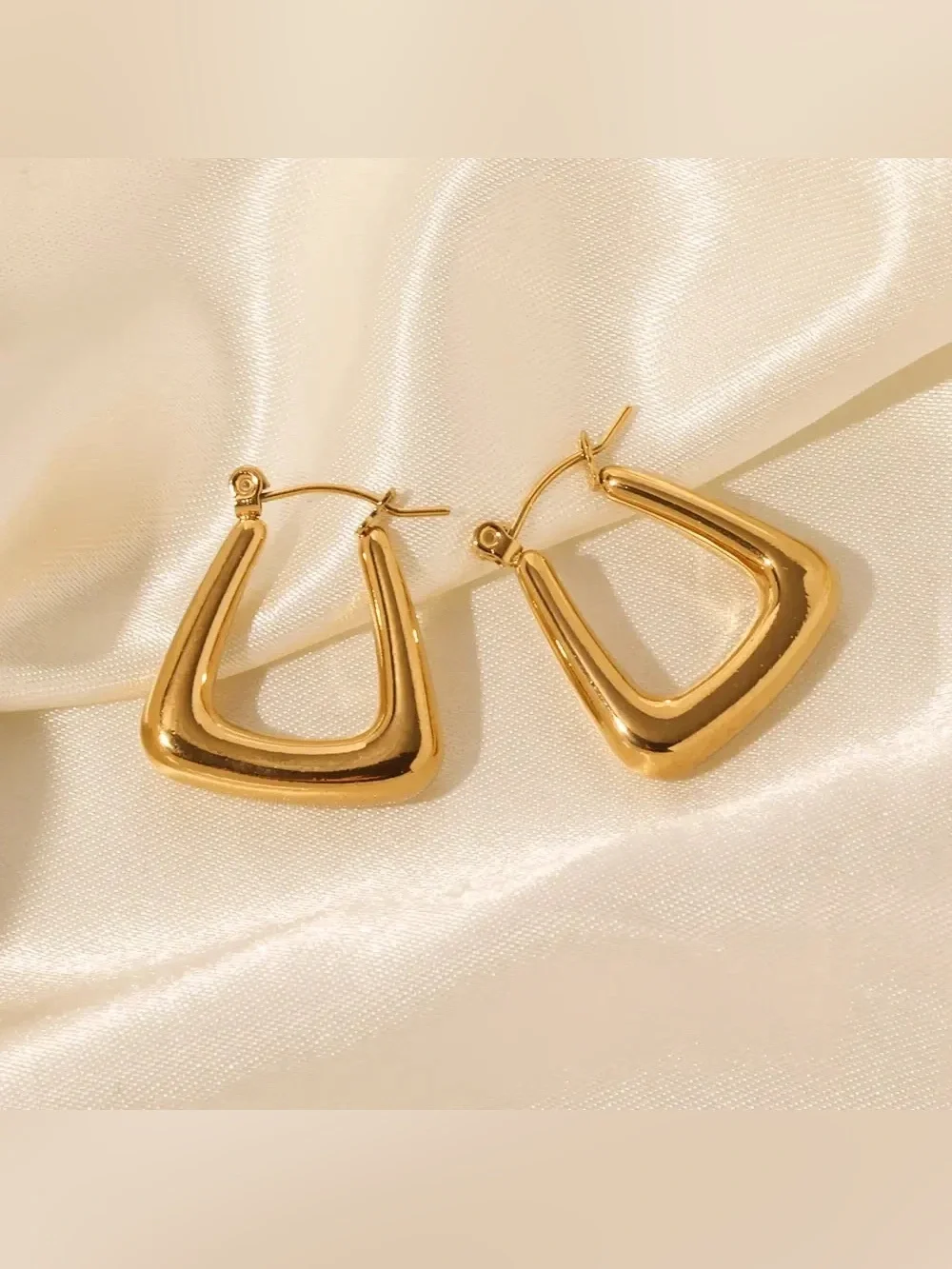 Triangle Hoop Earrings Q1323